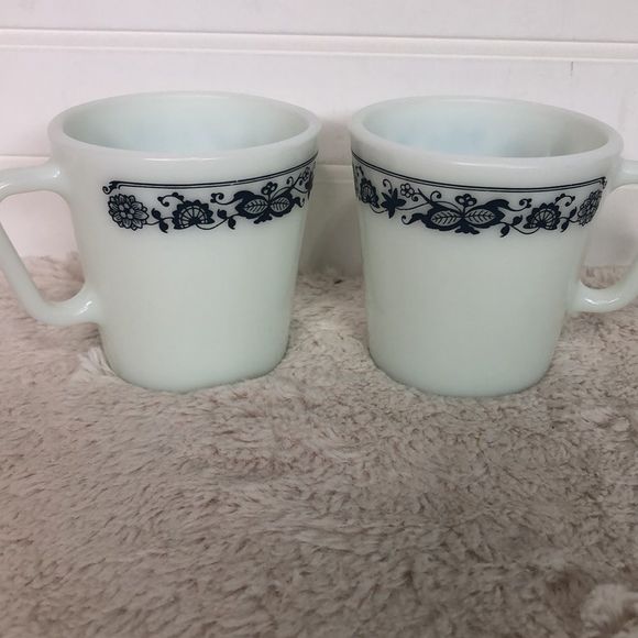 🔴 2 for $25 PYREX Blue Vintage Old Town Milk Glass 300 ml - Picture 2 of 5